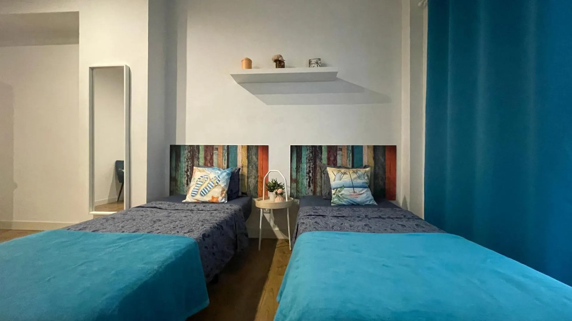 Oasis Rooms Barcelona - By Port Vell 3 contacts